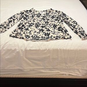 Women’s Black & light cream Floral Long-Sleeve Blouse